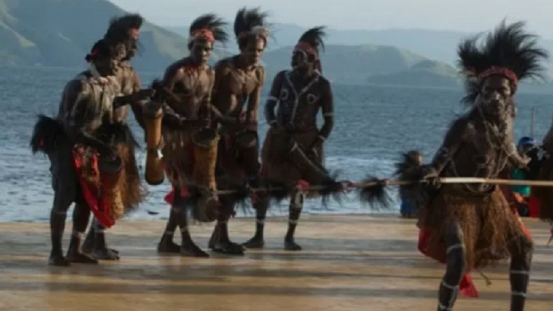 6 Pakaian Adat Papua, Unik dengan Bahan Berpadu Alam