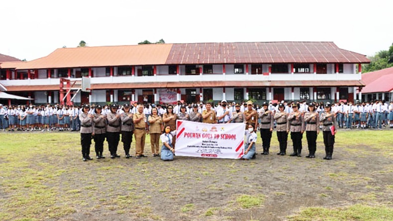 Polwan-Polwan Cantik Datangi Sekolah di Minahasa Selatan, Ada Apa?