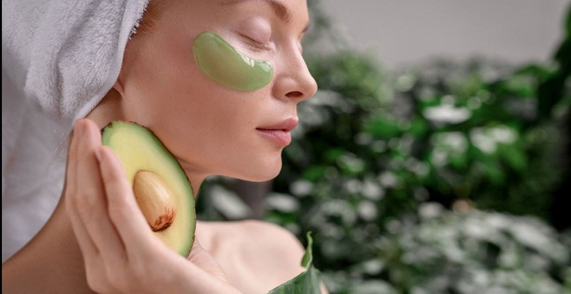 Ini Buah dan Sayur yang Bisa Digunakan untuk Masker Mata Alami!