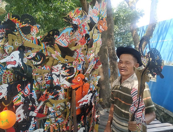 Kisah Kakek Pedagang Wayang Keliling di Kota Malang, Sukses Sekolahkan Anak hingga Jadi PNS dan TNI