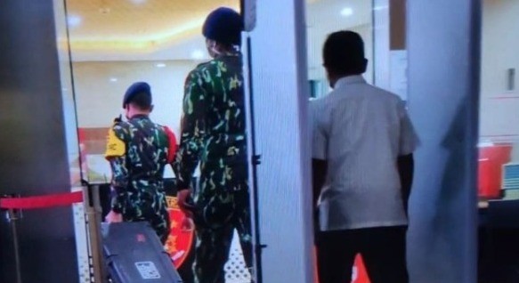 Brimob Bawa Sekoper Barang Bukti Penggeledahan Rumah Irjen Ferdy Sambo ke Bareskrim  