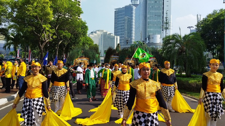 Golkar, PAN dan PPP Daftar Bareng ke KPU: Dimeriahkan Marching Band hingga Reog
