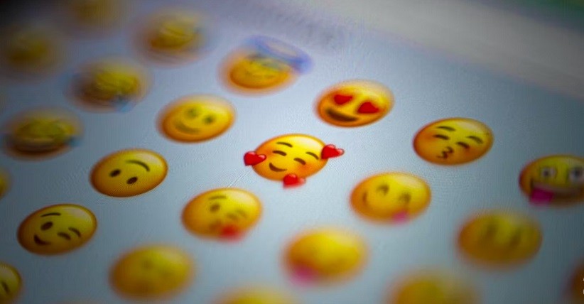 Tahukah Anda Beda Emoji dan Emotikon? Begini Sejarahnya