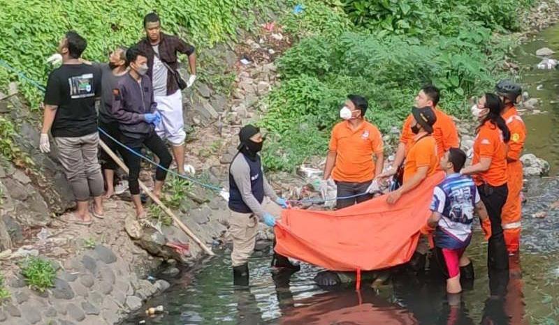 Semarang Gempar, Mayat Pria Tanpa Identitas Ditemukan di Saluran Air 