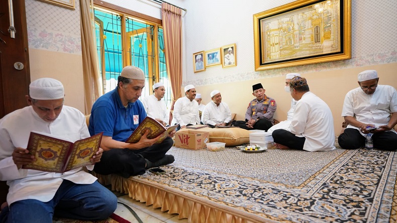 Takziah ke Rumah Duka Habib Zein, Kapolri: Beliau Saya Anggap Ayah Sendiri