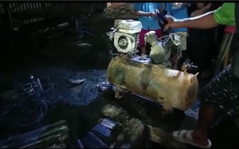 Tersambar Api Pembakaran Sampah, Bengkel di Palembang Terbakar dan Pemiliknya Cedera