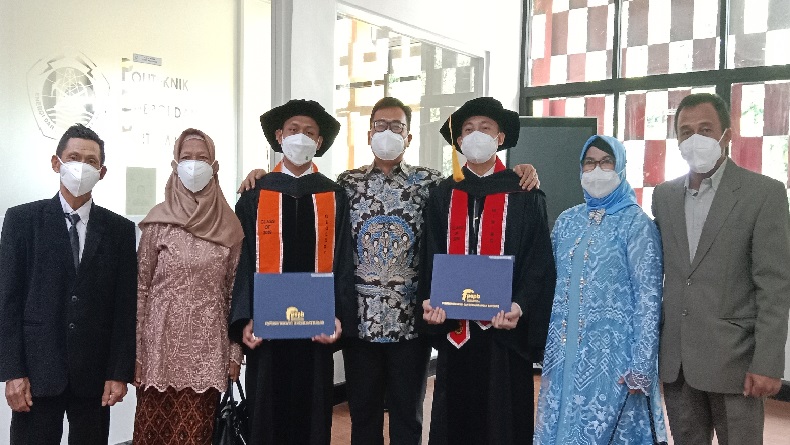 Kisah 2 Mahasiswa dari Keluarga Miskin Lulus Cumlaude, Langsung Kerja di Perusahaan Tambang