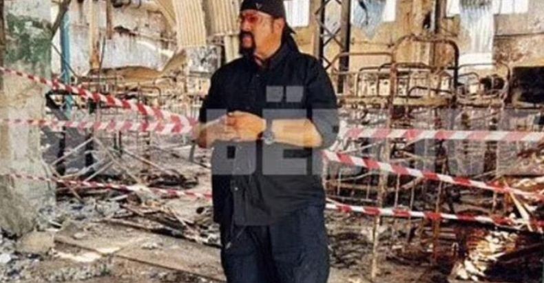 Aktor Laga Steven Seagal Kunjungi Penjara Tawanan Perang Ukraina yang Dibom, Ada Apa?