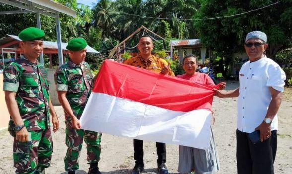 Peringati HUT ke-77 RI, Pasaman Barat Bagikan 1.000 Bendera Merah Putih