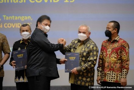 Pemerintah Luncurkan Buku Vaksinasi Covid-19, Berisi Kebijakan hingga Penanganan Pandemi