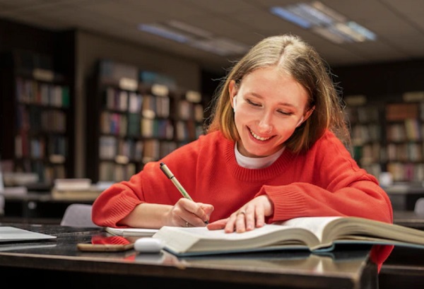 Struktur Teks Eksplanasi, Pengertian, Ciri-ciri dan Contohnya