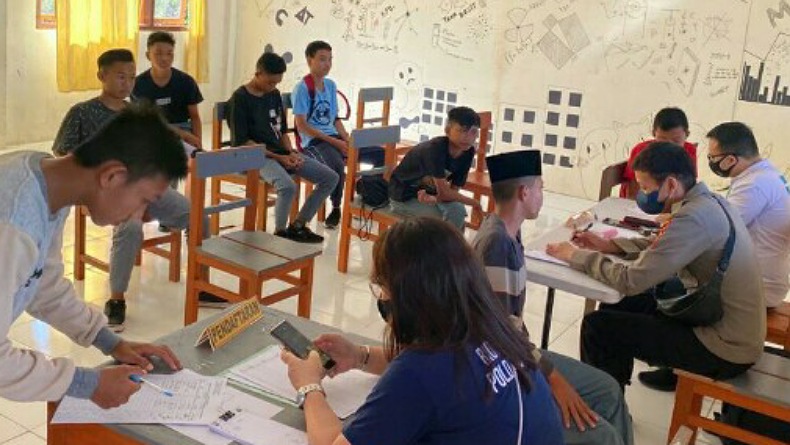 Sambut HUT Kemerdekaan, Bidang Dokkes Polda Sulut Gelar Bakti Kesehatan di Pesantren Minahasa