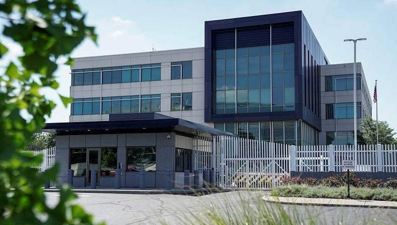 Identitas Pria Bersenjata yang Terobos Gedung FBI Terungkap, Motif Masih Misterius