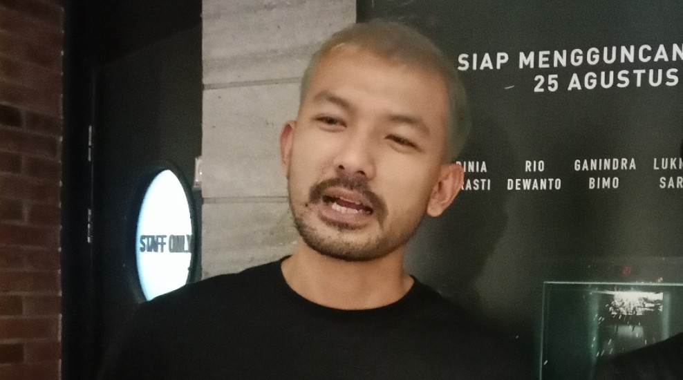 Berperan sebagai Sekuriti di Film Kamu Tidak Sendiri, Rio Dewanto: Ini Pengalaman Baru