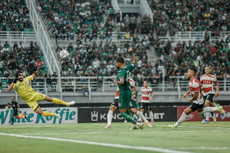 Hasil Liga 1: Madura United Bikin Gol Menit Akhir, Persebaya Gagal Menang di GBT