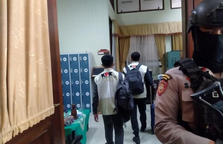 KPK Geledah Rumah Eks Direksi dan Pegawai PGN, Sita Dokumen Jual Beli Gas