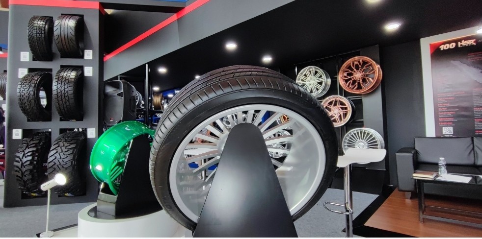 Ban Mobil Listrik Accelera Mengaspal di GIIAS, Begini Penampakannya