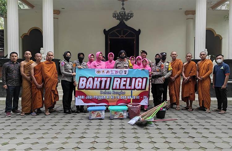Bakti Religi, Polwan Gunungkidul Bersihkan Vihara