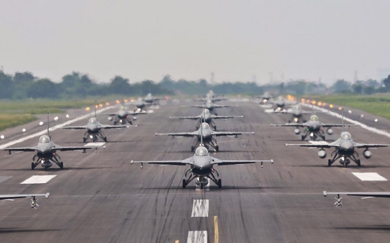 Melihat Formasi Elephant Walk Pesawat Tempur dan Helikopter Jelang HUT ke-77 Kemerdekaan RI