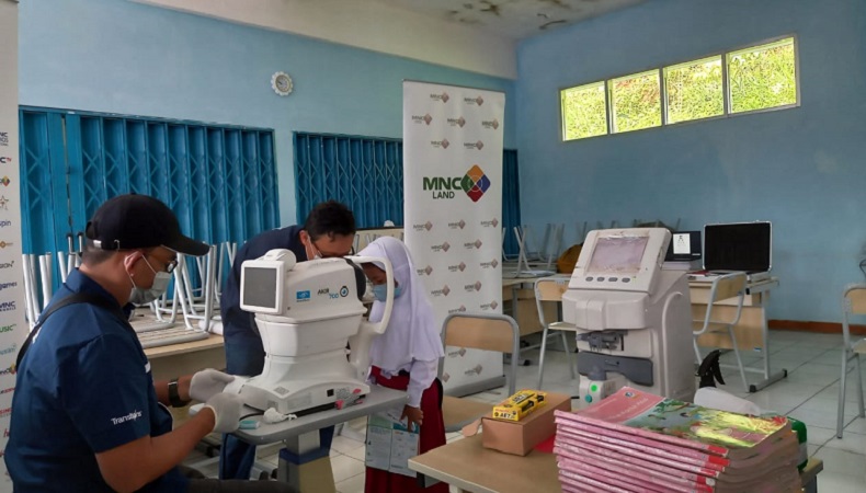 MNC Land dan MNC Peduli Bersama Essilor Gelar Pemeriksaan Mata Gratis di SDN Caringin 3