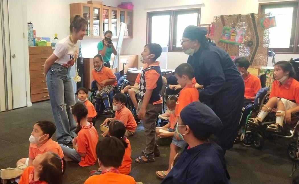 Peduli Anak Penyandang Disabilitas, Vanesha Prescilla Lakukan Ini di Bali 