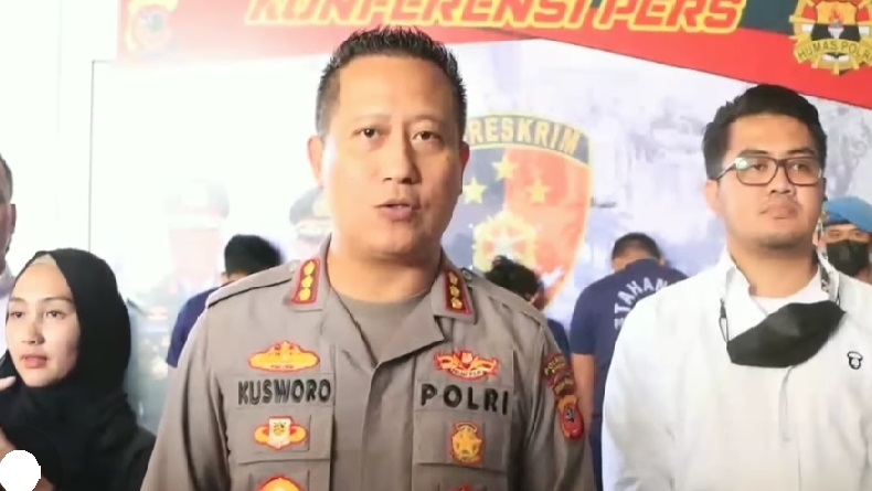 Polisi Amankan Celurit Pelaku Pembacokan Eks Ketua KY dan Anaknya di Bandung