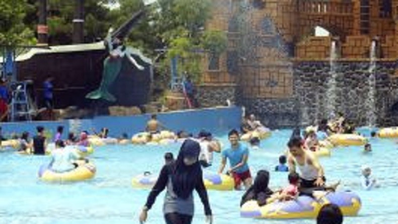 Kolam Renang Terbesar di Indonesia, Fasilitas Lengkap Mampu Tampung 12.000 Pengunjung