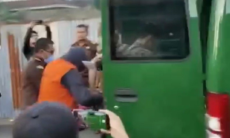 Diduga Korupsi Rp5,5 Miliar, Pegawai Bank Kalbar di Pontianak Ditahan