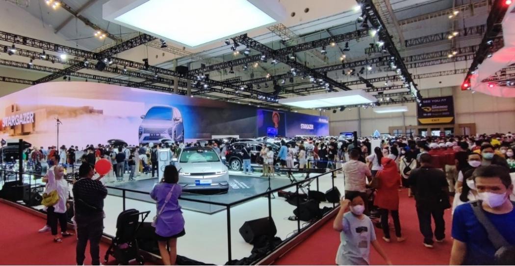 Akhir Pekan, Deretan Artis Top Panaskan GIIAS 2022 hingga Kontes Miss Auto Show