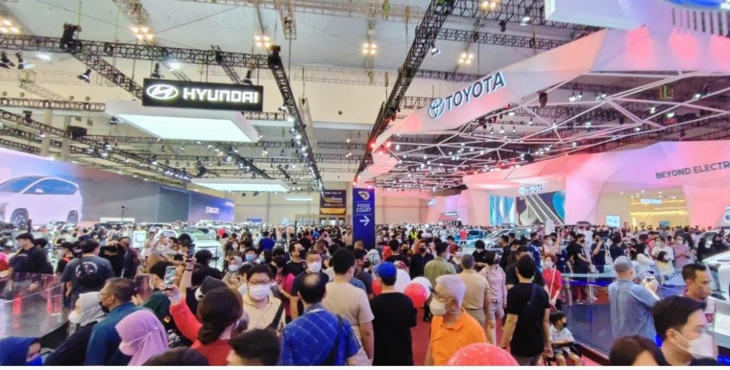 Jumlah Pengunjung GIIAS 2022 Tembus Lebih dari 330.000 Orang, SPK Penjualan Mobil Naik