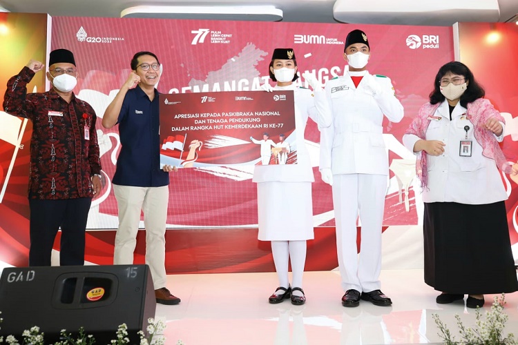 BRI Salurkan Dana Pendidikan bagi 68 Paskibraka dan 1.800 Anak Pelaku Usaha Mikro