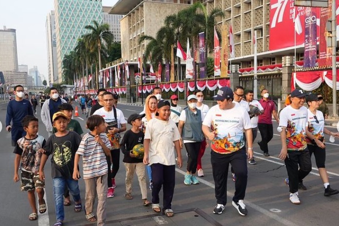 Bertemu Anak-Anak Jakmania Saat Nikmati CFD, Erick Thohir Dinyanyikan Lagu Kami Bersama Persija 
