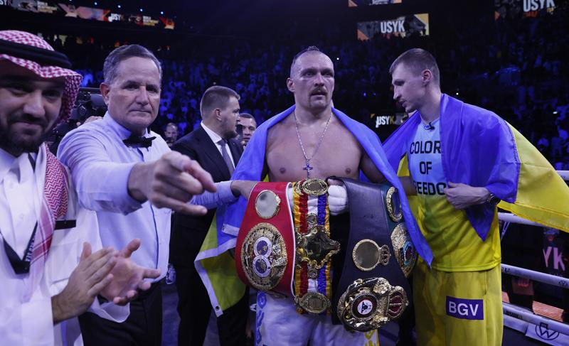 Hasil Tinju Dunia: Kalahkan Anthony Joshua, Oleksandr Usyk Pertahankan Sabuk Kelas Berat