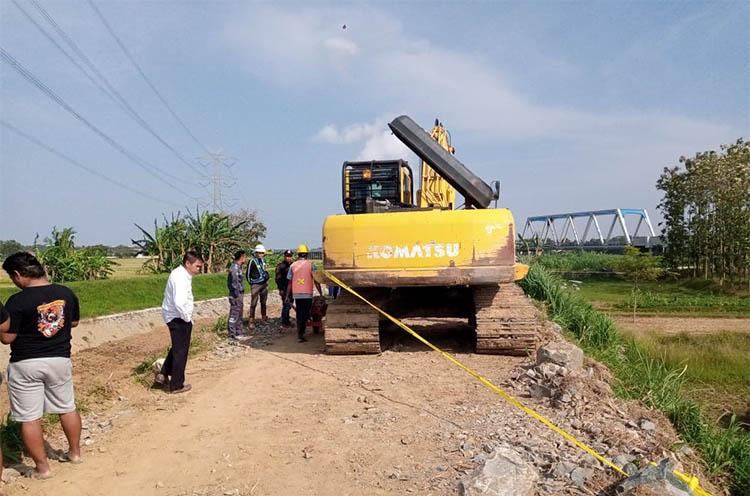 2 CPU Alat Berat Digasak Pencuri, Pelaksana Proyek Tanggul Sungai Serang Rugi Rp120 Juta