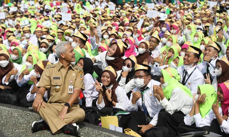  Bahagianya Anak Petani Transmigran Ini Dapat Hadiah Biaya SPP 2 Semester dari Ganjar