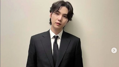 Beri Kejutan untuk Para Army, Suga BTS Remix Ringtone Over the Horizon 