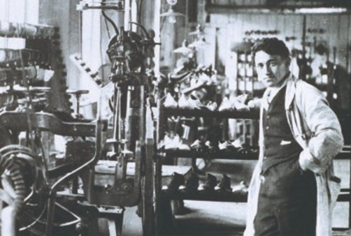 Perjalanan Adolf Dassler, Pendiri Adidas yang Sempat Jadi Pembuat Roti