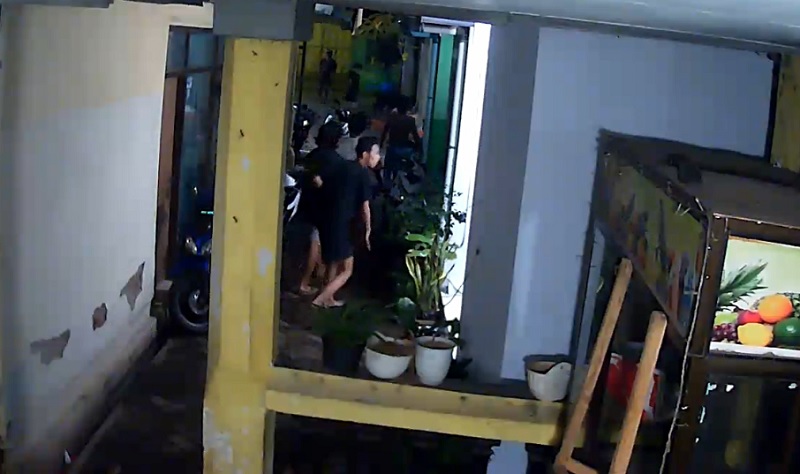 Anggota Geng Motor Serang Warga di Probolinggo, Dilawan Pakai Gelas hingga Piring  