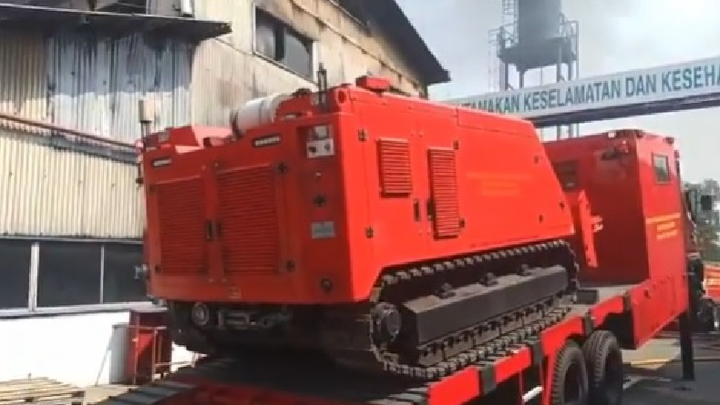 Kebakaran Hebat Landa Pabrik Kimia di Cilincing, Robot Pemadam Dikerahkan