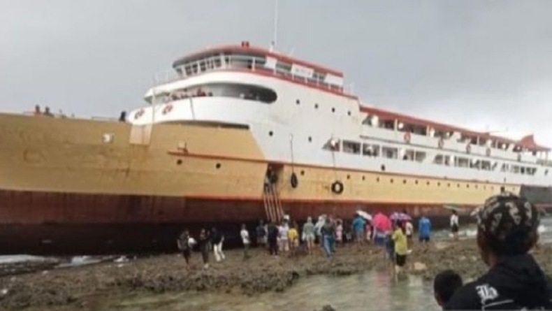 Begini Kondisi Kapal Penumpang Glory Marry yang Kandas Tabrak Karang di Moronge Talaud