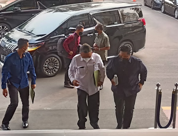 Sejumlah Menteri Kumpul di Kantor Menko Perekonomian, Bahas Kenaikan Harga BBM?  