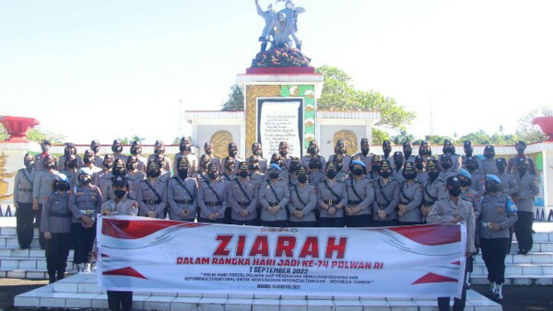 Puluhan Polwan Ziarah ke TMP Kairagi Manado, Kabid Propam: Kita Tidak Akan Melupakan Sejarah