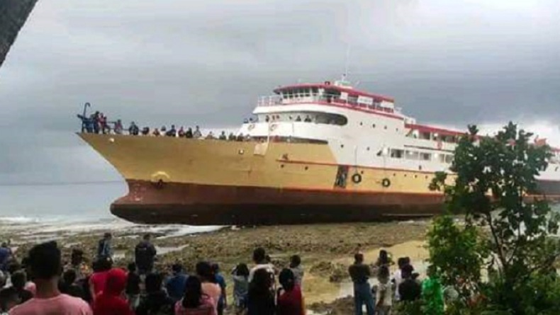 KM Glory Mary Kandas di Talaud Belum Bisa Ditarik ke Laut