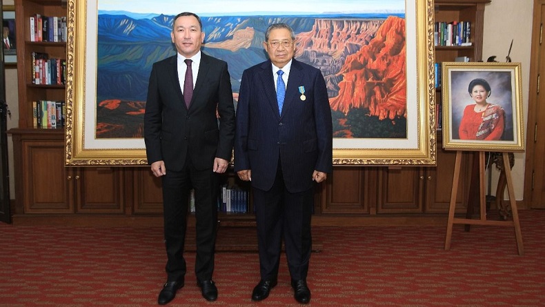 SBY Mendapat Penghargaan dari Republik Kazakhstan