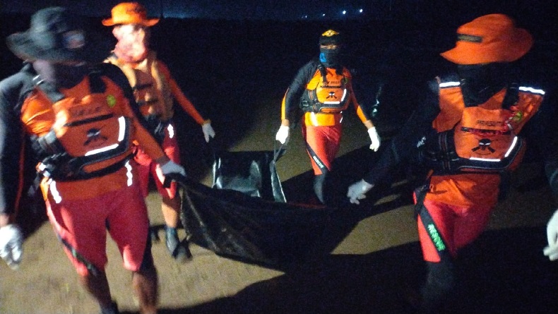 Tim SAR Gabungan Temukan Jasad Bocah Terseret Ombak Pantai Mekarsari Indramayu