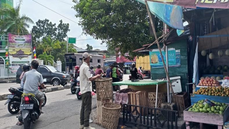 Ciptakan Kondisi Tertib dan Nyaman, Satpol PP Bangka Barat Minta PKL Tak Berjualan di Trotoar