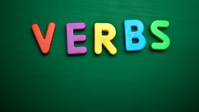 Contoh Kata Kerja Berdasarkan Jenisnya, Siswa Harus Bisa Mengidentifikasinya