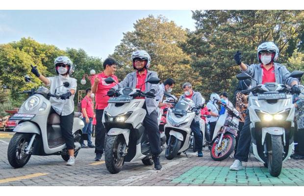 Tiga Menteri Ini Naik Motor di UGM, Ada Apa? 
