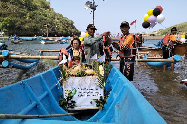 Sat Pol PP DIY Gelar Upacara 1 Dasawarsa Keistimewaan di Lepas Pantai Baron