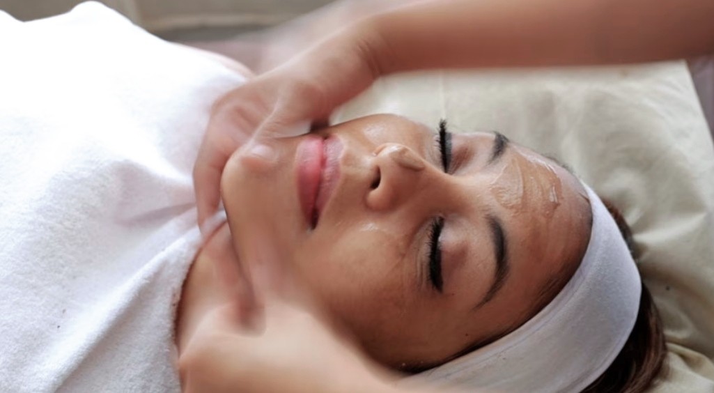 Wajah Penuh Flek Hitam dan Jerawat, Ini Harus Dihindari